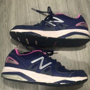 New Balance Performance/Motion Control Runners.      Size 8.5